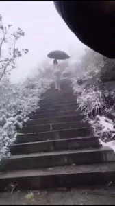 冰天雪地和少妇山顶操逼