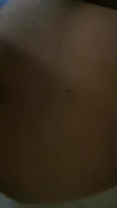 开房约炮人妻，后入式无套内射让她爽歪歪，最后无套射入